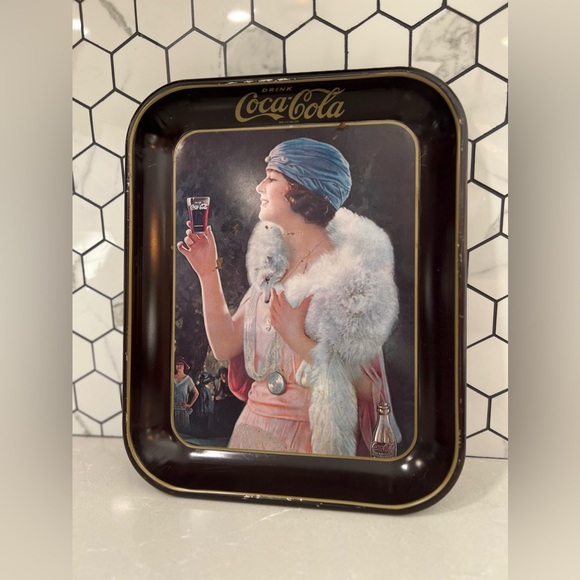 Vintage Coca Cola Metal Serving Tray 1973- (Flapper Woman 1925) - Picture 5 of 6